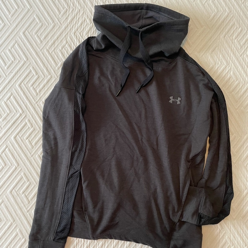 Under Armour Sweatshirt (size S)
